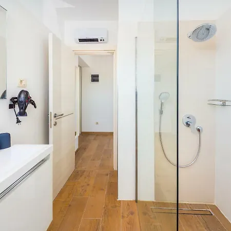 Pensionat Appartments Adriatic 4*