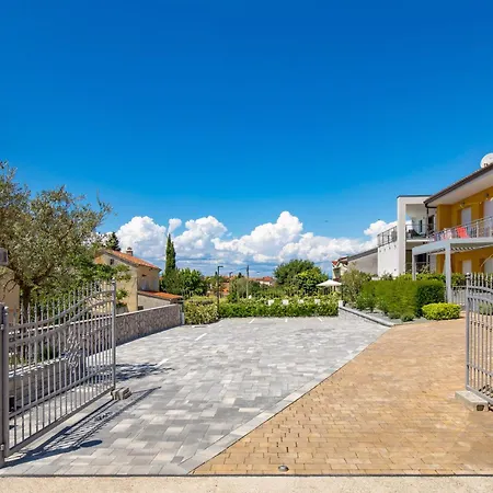 Appartments Adriatic Pensión Omišalj