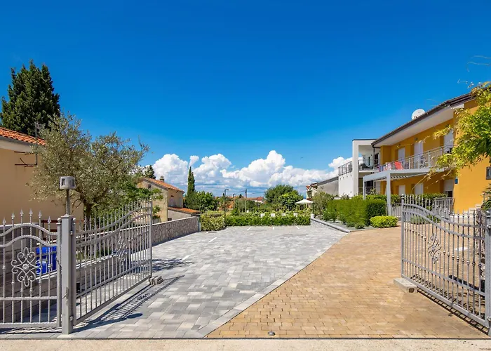 Appartments Adriatic 게스트하우스 오미살즈