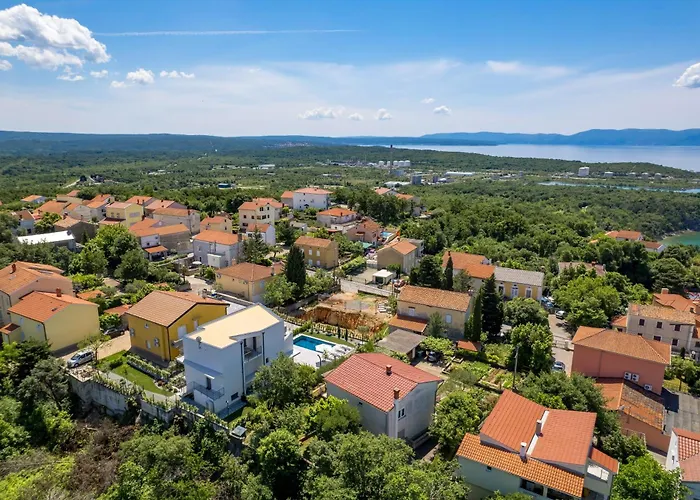 Appartments Adriatic 4* 오미살즈
