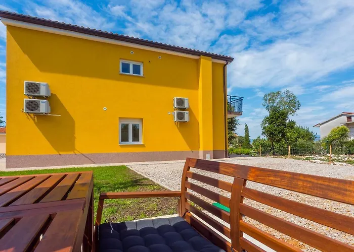 Appartments Adriatic 오미살즈