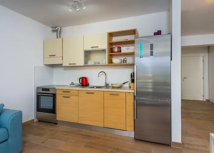 Appartments Adriatic 4* 오미살즈